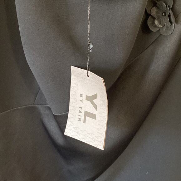 YL by YAIR Top Women’s Size 4 Black Sleeveless Satin Accent 3D Flowers Side Zip - Picture 6 of 7